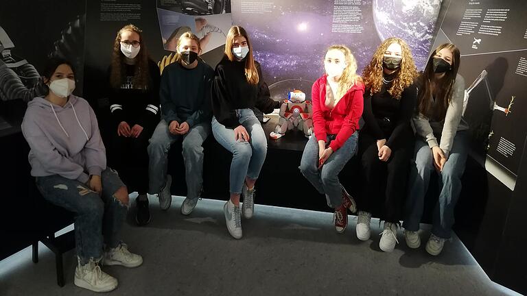 Laura Pfeuffer, Michelle Bach, Hannah Davies, Helena Preradovic, 'KAD', Sinja Schwank, Lilly Klein, Fine Kürschner.