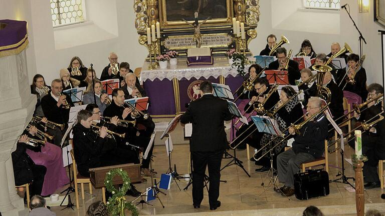 Der Posaunenchor mit seinem neuen Dirigenten Marco Rügheimer im Jubiläumsjahr