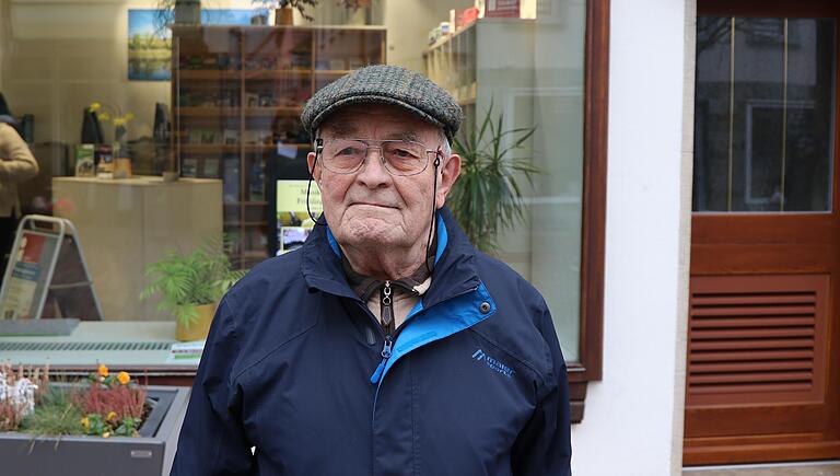 Der 87-jährige Walter Klein wünscht sich in der Luitpoldstraße ein Tempolimit.