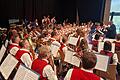 Stefan Wagner dirigierte in den Mainfrankensälen ein Orchester mit vier Tuben, neun Posaunen, 15 Trompeten und Flügelhörnern, neun Bariton bzw. Tenorhörnern, sechs Querflöten, zwölf Klarinetten, neun Saxophonen und sieben Schlagzeugern.