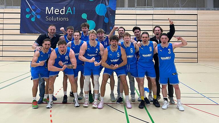 Aktueller Meister der Bayernliga Herren Nord: die TG Pfauen Würzburg (vorne links): Luca Riedl, Marius Wiegand, Philipp Sutton, Vincent Barthold, Nico Böhm, Stefan Herold, Jack Lahr und Paul Retfalvi. Hinten links: Maximilian Gottwald (Trainer), Ferdinand Schneider, Jakob Scholz, Lenny Mayer, Benjamin Pausch, Nils Duckarm, Lukas Biedermann. Es fehlen: Felix Kellner, Simon Rainer, Lucas Gäde, Luca Engel und Sebastian Burek, Erik Lemke, Nils Balthasar und Adrian Pfafenrot. Aktueller Meister der Bayernliga Herren Nord: die TG Pfauen Würzburg (vorne links): Luca Riedl, Marius Wiegand, Philipp Sutton, Vincent Barthold, Nico Böhm, Stefan Herold, Jack Lahr und Paul Retfalvi. Hinten links: Maximilian Gottwald (Trainer), Ferdinand Schneider, Jakob Scholz, Lenny Mayer, Benjamin Pausch, Nils Duckarm, Lukas Biedermann. Es fehlen: Felix Kellner, Simon Rainer, Lucas Gäde, Luca Engel und Sebastian Burek, Erik Lemke, Nils Balthasar und Adrian Pfafenrot.
