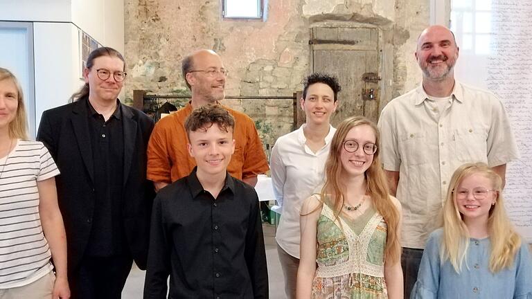 Das Ensemble der Musikschule: Julia Damiani, Peer-Christoph Pulc, Clemens Will, Steffen Zeller, Sabrina Damiani, Luisa Oppelt, Jochen Rothermel und Eva Wanner.