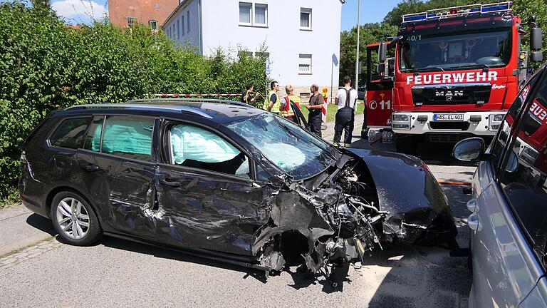 Mit diesem VW Golf seiner Tante verursachte der 14-Jährige den schweren Unfall in Eltmann. Mit diesem VW Golf seiner Tante verursachte der 14-Jährige den schweren Unfall in Eltmann.