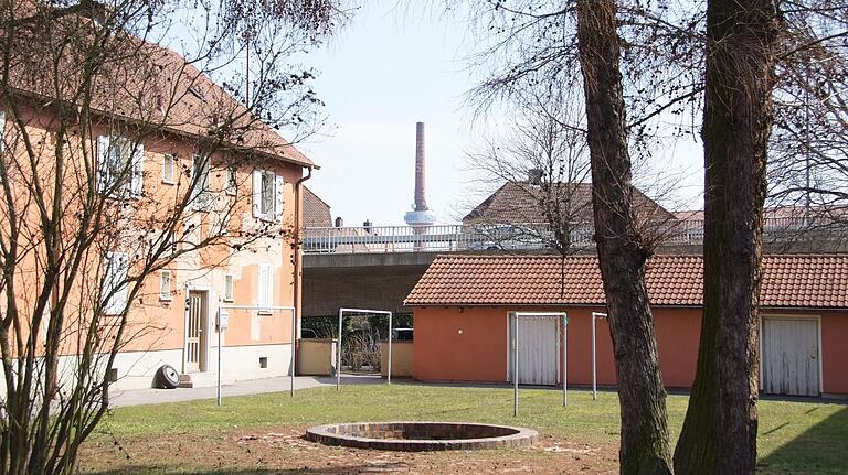 Am Herroth im Stadtteil Bergl stehen Häuser der SWG aus der Nachkriegszeit, die dringend sanierungsbedürftig sind. Die Pläne für eine Sanierung soll die SWG nach dem Wunsch der schwarz-grünen Stadtrats-Koalition in den nächsten Jahren ausarbeiten.