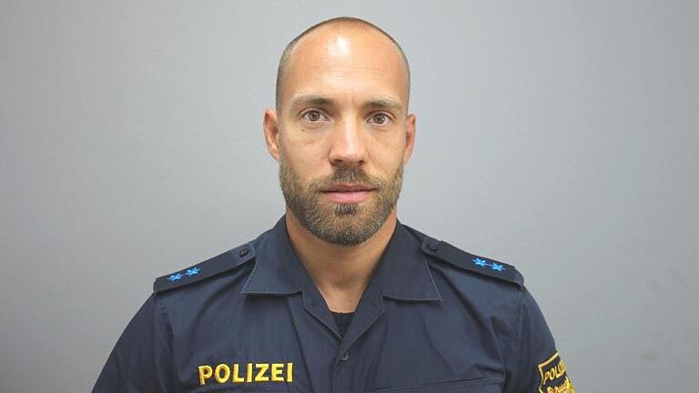 Polizeiobermeister Sebastian Rothaug konnte in seiner Bundeswehrzeit medizinische Erfahrungen sammeln. Das kam ihm beim Notfall zugute. Polizeiobermeister Sebastian Rothaug konnte in seiner Bundeswehrzeit medizinische Erfahrungen sammeln. Das kam ihm beim Notfall zugute.