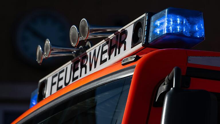 Die Würzburger Feuerwehr musste zu mehreren Bränden in der Silvesternacht ausrücken. Die Würzburger Feuerwehr musste zu mehreren Bränden in der Silvesternacht ausrücken.