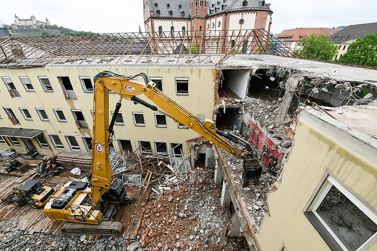 Am ehemaligen Postgebäude am Paradeplatz laufen die Abrissarbeiten.&nbsp;