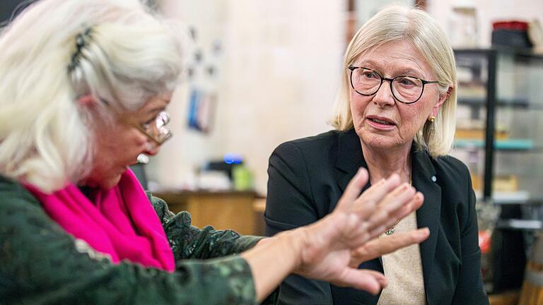 Im Gespräch: Sorya Lippert (links) und Gudrun Grieser.&nbsp;