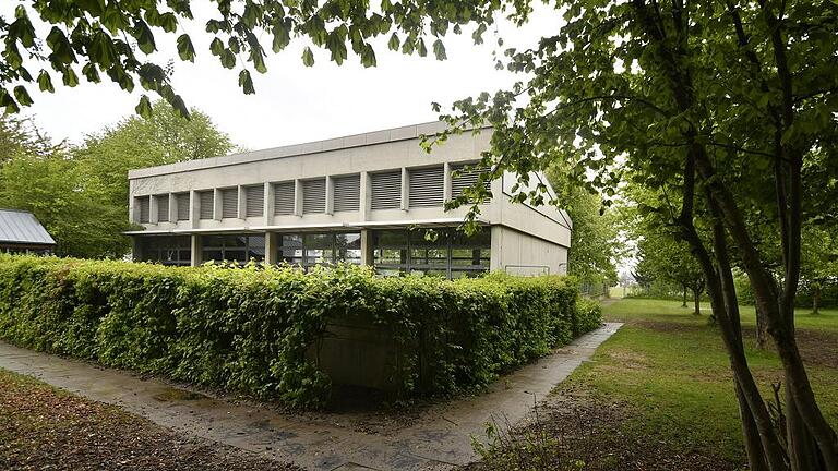 An die bestehende Schulturnhalle in Giebelstadt soll sich die geplante Dreifach-Sporthalle anschließen. Zu diesem Ergebnis kommen drei Planungsbüros, die an einem Architekten-Workshop teilgenommen haben.