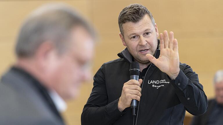 Zweifel an der Aussagekraft der Nitrat-Messungen der Wasserwirtschaftämter äußerte Rinderhalter Claus Hochrein aus Eisenheim. Zweifel an der Aussagekraft der Nitrat-Messungen der Wasserwirtschaftämter äußerte Rinderhalter Claus Hochrein aus Eisenheim. 