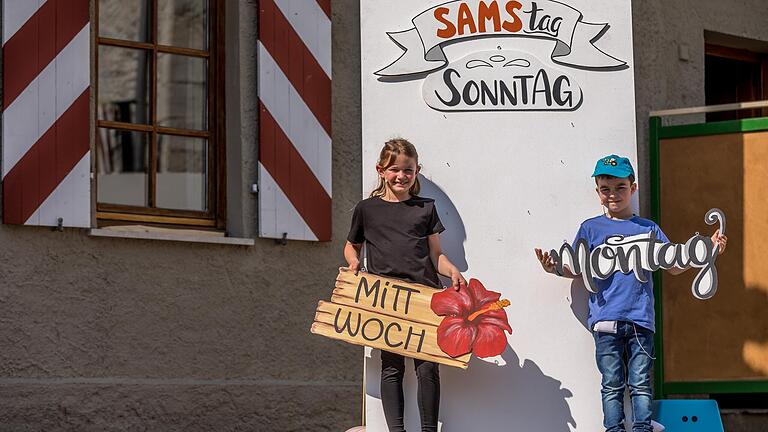Die Jüngsten bei „Am Samstag kam das Sams zurück“: die Erstklässler Sina Don und Andreas Post. Die Jüngsten bei „Am Samstag kam das Sams zurück“: die Erstklässler Sina Don und Andreas Post.
