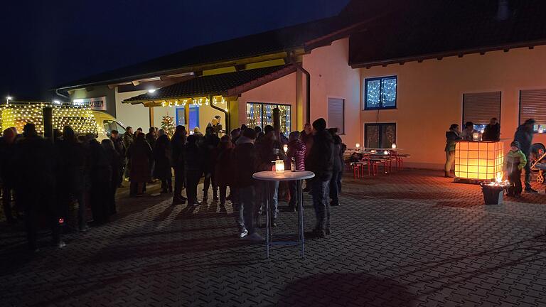 Anwesende der Weihnachtsfeier. Anwesende der Weihnachtsfeier.