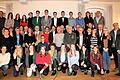 Eine Herausforderung beim Neujahrsempfang: Die vielen Geehrten auf ein Foto zu bekommen. Das Bild zeigt die erfolgreichen Grafenrheinfelder mit Bürgermeisterin Sabine Lutz (mittlere Reihe Zweite von links), ihrem Stellvertreter Gerhard Riegler (rechts) und Landrat Florian Töpper (links).