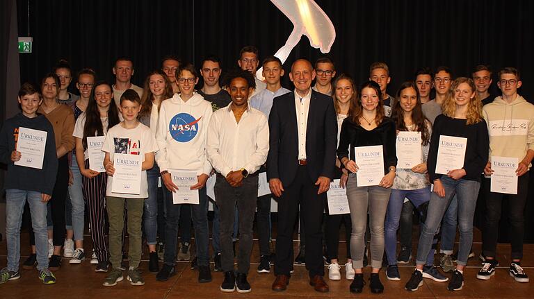 Die erfolgreichen Sportler von der Leichtathletik-Gemeinschaft Karlstadt-Gambach-Lohr wurden bildeten einen eigenen Ehrungsblock