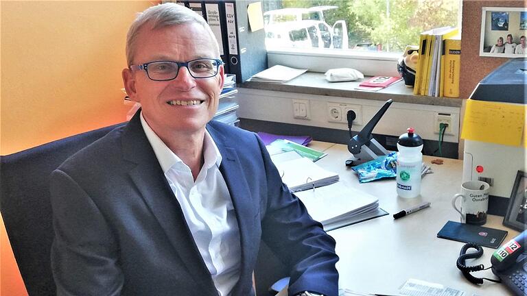 Andreas Hagedorn an seinem neuen Schreibtisch. Foto: von Dobschütz - Andreas Hagedorn an seinem neuen Schreibtisch. Foto: von Dobschütz Andreas Hagedorn an seinem neuen Schreibtisch. Foto: von Dobschütz - Andreas Hagedorn an seinem neuen Schreibtisch. Foto: von Dobschütz