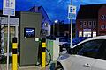 Noch sind Elektroladesäulen für die Bürgerenergiegenossenschaft Arnstein ein Verlustgeschäft. Dennoch sollen zusätzliche Ladestationen zu der in der Arnsteiner 'Neuen Mitte' entstehen.