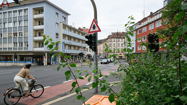 Soll neu gestaltet werden: Platz hinter der Grombühlbrücke in Würzburg.&nbsp;