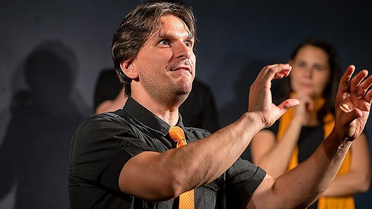 Was soll das sein? Beim „Improtheater“ wird auch mit Pantomimen gearbeitet. Was soll das sein? Beim „Improtheater“ wird auch mit Pantomimen gearbeitet.