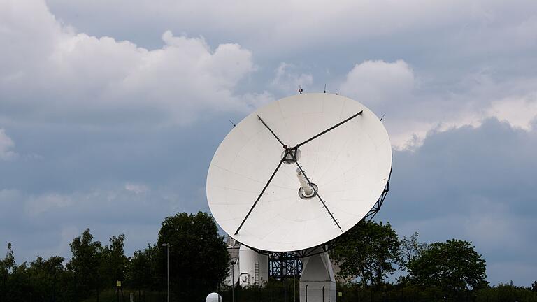 BND Außenstelle Schöningen.jpeg       -  Satellitentechnik ist überall. Hier an der Außenstelle Schöningen des Bundesnachrichtendienstes (BND) im Landkreis Helmstedt.