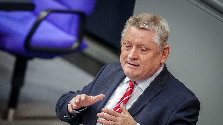 Hermann Gröhe - Hermann Gröhe (CDU) war unter der damaligen Kanzlerin Angela Merkel (CDU) von Dezember 2013 bis März 2018 Bundesgesundheitsminister. Noch einmal kandidieren möchte er nicht. (Archivfoto) Hermann Gröhe - Hermann Gröhe (CDU) war unter der damaligen Kanzlerin Angela Merkel (CDU) von Dezember 2013 bis März 2018 Bundesgesundheitsminister. Noch einmal kandidieren möchte er nicht. (Archivfoto)