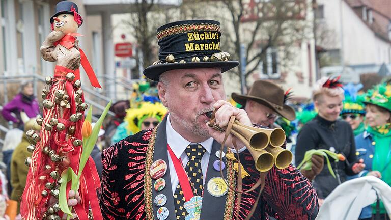 "Es Züchle" lockte am Samstag wieder etliche tausend Besucher nach Gemünden zum Trottoir-Faschingszug. "Es Züchle" lockte am Samstag wieder etliche tausend Besucher nach Gemünden zum Trottoir-Faschingszug.