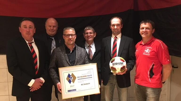 Auf dem Bild von links: Dieter Schaub (1. Vors.), Rainer Lochmüller (KV), Steffen Höffler (Vereins-Ehrenamtsbeauftragter), Klaus Eisenmann (KEAB), Steffen Stockmann (3. Vors.) und Christian Schipper (Schriftführer)  Foto: SC Diebach       -  Auf dem Bild von links: Dieter Schaub (1. Vors.), Rainer Lochmüller (KV), Steffen Höffler (Vereins-Ehrenamtsbeauftragter), Klaus Eisenmann (KEAB), Steffen Stockmann (3. Vors.) und Christian Schipper (Schriftführer)  Foto: SC Diebach