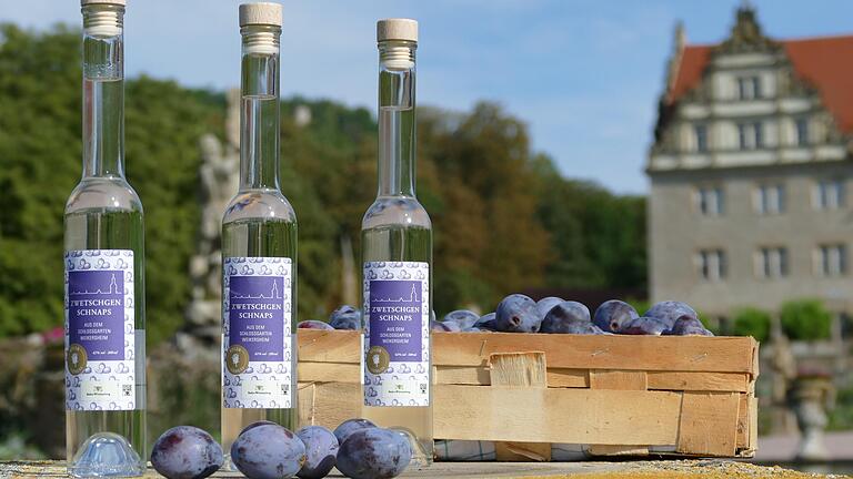 Obstanbau hat im Schloss Weikersheim Tradition. Heuer war die Ernte so gut, dass es erstmals selbst gebrannten Schnaps im Museumsshop geben wird. Obstanbau hat im Schloss Weikersheim Tradition. Heuer war die Ernte so gut, dass es erstmals selbst gebrannten Schnaps im Museumsshop geben wird.