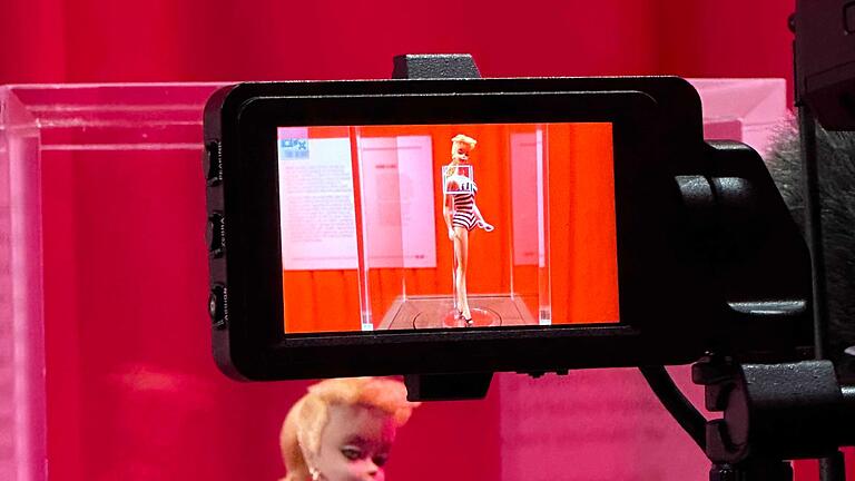 Barbie-Ausstellung im Londoner Design Museum - 29 Zentimeter ist die berühmteste Puppe der Welt hoch. Barbie-Ausstellung im Londoner Design Museum - 29 Zentimeter ist die berühmteste Puppe der Welt hoch.