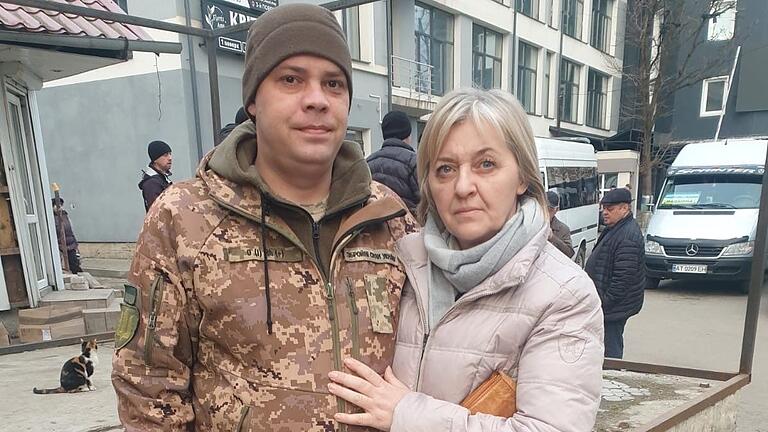 Iwan Bilous ist Natascha Göbs ältester Neffe. Der 36-jährige Familienvater kämpft als Soldat gegen die russischen Invasoren und ist dem Tod mehrfach nur knapp entkommen. Iwan Bilous ist Natascha Göbs ältester Neffe. Der 36-jährige Familienvater kämpft als Soldat gegen die russischen Invasoren und ist dem Tod mehrfach nur knapp entkommen.