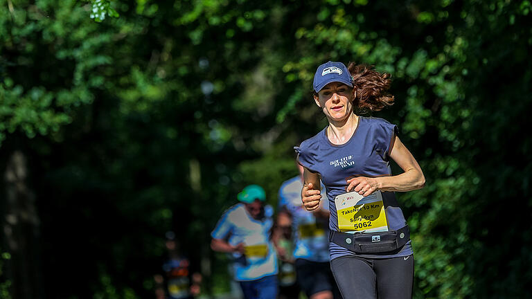 WVV Marathon Würzburg       -  Zahlreiche Läuferinnen und Läufer nehmen am WVV Marathon Würzburg am Sonntag (26.05.24) durch Würzburgs Innenstadt teil.