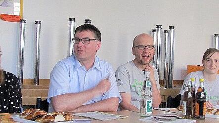 Über die geplante zweite Auflage der bundesweiten &bdquo;72-Stunden-Aktion&ldquo; im kommenden Jahr diskutierten bei der BDKJ-Regionalversammlung (von links) Jakob Selig, Lena Schneider (beide KJG Wonfurt), Bernhard Lutz vom BDKJ-Diözesanvorstand sowie die Vorstandsmitglieder des BDKJ-Haßberge Johannes Lang, Sherry Zipperer, Regionaljugendseelsorger Matthias Vetter und Sabrina Piermeier.
