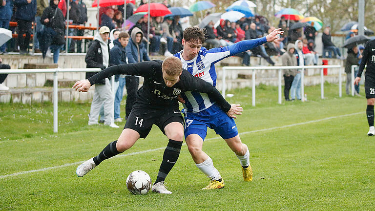 Wie hier in der Partie beim TSV Rottendorf bot die TG Höchberg (rechts Medin Ljajic) auch dem neuen Landesliga-Meister FC Coburg einen richtigen Fight.