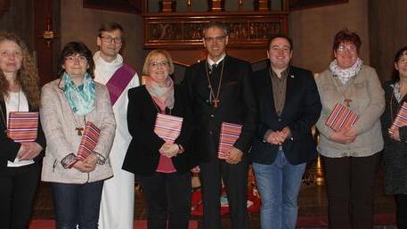 In der Stadtpfarrkirche St. Kilian in Haßfurt wurden fünf Frauen und zwei Männer als Gottesdienstbeauftragte für das katholische Dekanat Haßberge ausgesandt. Unser Bild zeigt (von links): Angelika Schinzel (Pfarrweisach), Elisabeth Müller-Förtsch (Eltmann), Diakon Michael Nowak, Sabine Weinbeer (Unterschleichach), Franz Beck (Haßfurt), Wolfgang Winter (Theres), Claudia Förtsch (Sand) und Anna Geruschke (Neubrunn). In der Stadtpfarrkirche St. Kilian in Haßfurt wurden fünf Frauen und zwei Männer als Gottesdienstbeauftragte für das katholische Dekanat Haßberge ausgesandt. Unser Bild zeigt (von links): Angelika Schinzel (Pfarrweisach), Elisabeth Müller-Förtsch (Eltmann), Diakon Michael Nowak, Sabine Weinbeer (Unterschleichach), Franz Beck (Haßfurt), Wolfgang Winter (Theres), Claudia Förtsch (Sand) und Anna Geruschke (Neubrunn).