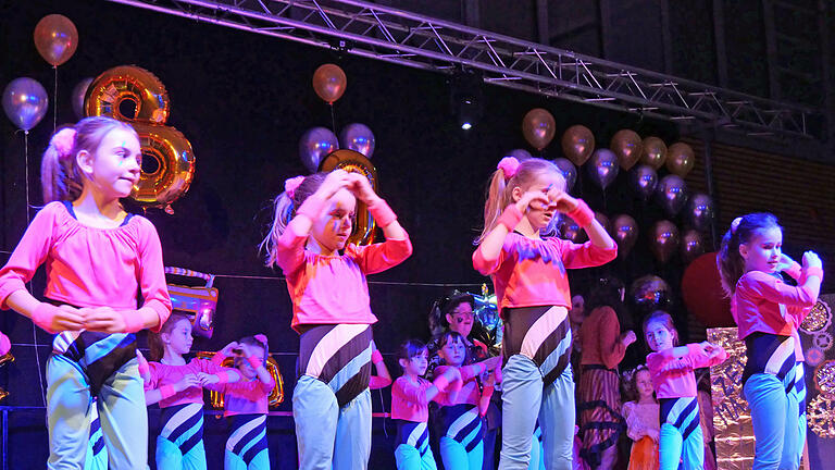 Beim Kappenabend am Rosenmontag in der Bergtheimer Willi-Sauer-Halle gab es ein buntes und unterhaltsames Faschingsprogramm.