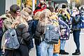 Das Archivbild zeigt die Situation nach Schulschluss an der Haltestelle Sanderring in Würzburg im vergangenen November.&nbsp;