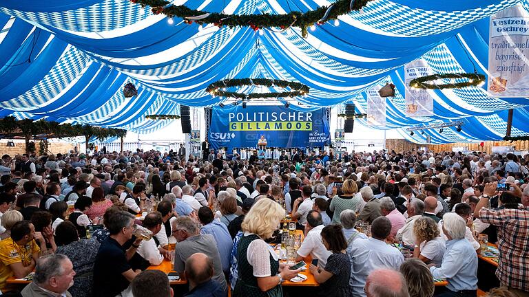 Politischer Frühschoppen auf dem Volksfest Gillamoos       -  Die Parteien machen sich bereit für einen geohnt deftigen Schlagabtausch beim politischen Frühschoppen auf dem Gillamoos-Volksfest. (Archivbild)