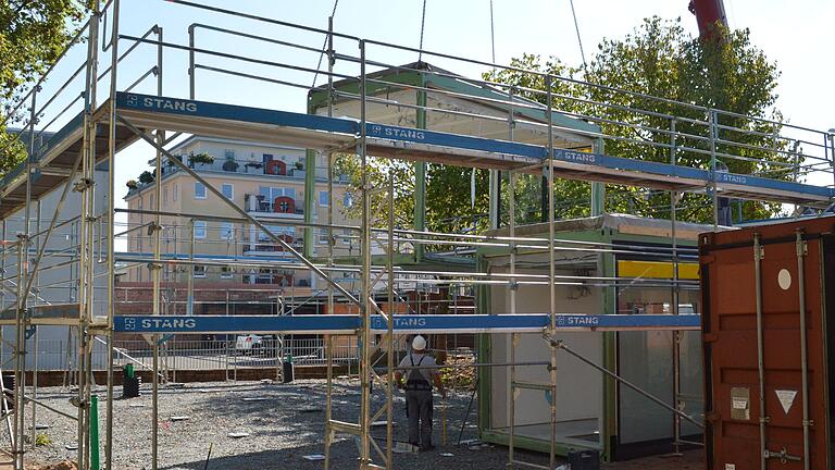 Die neuen Container werden auf einer freien Fläche hinter der Toilettenanlage platziert. Parkplätze fallen auf dem Salinenparkplatz deswegen nicht weg.&nbsp;