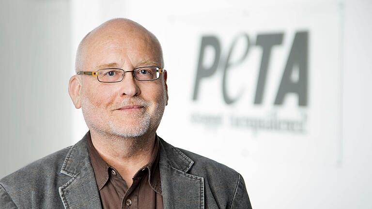 Dr. Edmund Haferbeck ist seit 2004 Leiter der Rechts- und Wissenschaftsabteilung bei PETA Deutschland e.V.