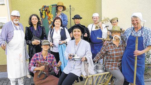 Drei Jahrzehnte Marie-Juchacz-Haus: Beim Jubiläumsfest wurden alte Handwerksberufe präsentiert. Drei Jahrzehnte Marie-Juchacz-Haus: Beim Jubiläumsfest wurden alte Handwerksberufe präsentiert.