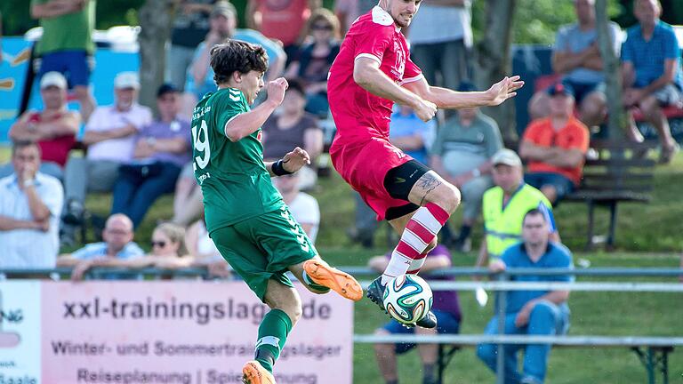 Impressionen vom Grabfeld-Derby zwischen dem TSV Großbardorf und dem TSV Aubstadt, das der Gast vor 1050 Zuschauern durch ein Last-Minute-Tor von Schebak mit 1:0 gewann.