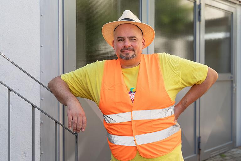Menschen hinter dem Stramu: Jörg Schimmer, Sicherheitschef des Straßenmusikfestivals (Stramu), steht am 28.08.24 im Würzburger Stadtteil Versbach zum Porträt. Menschen hinter dem Stramu: Jörg Schimmer, Sicherheitschef des Straßenmusikfestivals (Stramu), steht am 28.08.24 im Würzburger Stadtteil Versbach zum Porträt.