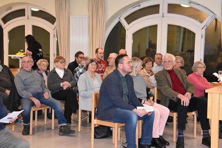 Über 50 Gäste lauschten interessiert den Ausführungen des Barons Dr. Ernst von Bibra, der Vorsitzenden Britta Ritter und des Wipfelder Bürgermeisters Tobias Blesch. Dazu gehörten Brigitte Diemer, Ehrenvorsitzender Günther Birkle mit Gattin, Marianne und Günter Götz. Über 50 Gäste lauschten interessiert den Ausführungen des Barons Dr. Ernst von Bibra, der Vorsitzenden Britta Ritter und des Wipfelder Bürgermeisters Tobias Blesch. Dazu gehörten Brigitte Diemer, Ehrenvorsitzender Günther Birkle mit Gattin, Marianne und Günter Götz.