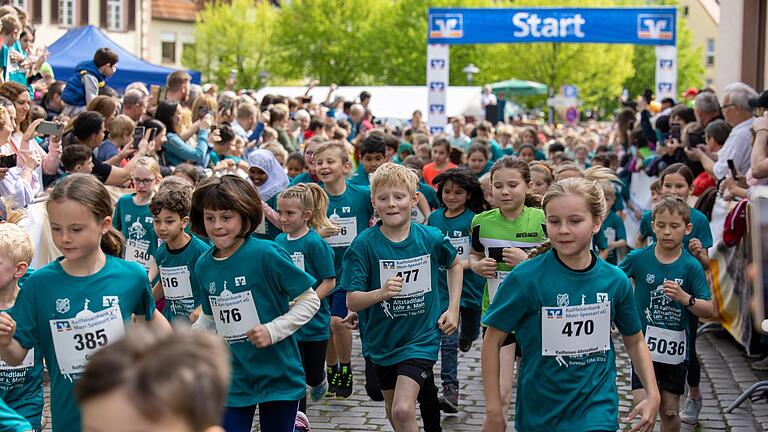 Alleine über 800 Kinder und Jugendliche waren beim Raiffeisen-Altstadtlauf dabei. Alleine über 800 Kinder und Jugendliche waren beim Raiffeisen-Altstadtlauf dabei.