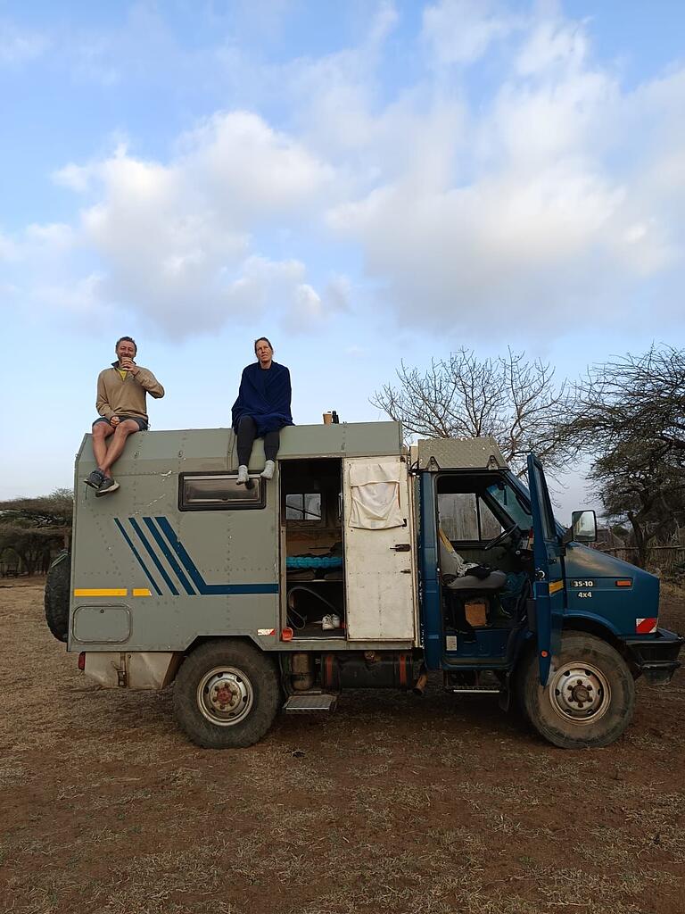 Bei der ersten Tournee nach Südafrika waren auch die Familienangehörigen dabei. Ralf Fambach und seine Frau Claudia Seuffert-Fambach waren mit ihren drei Kindern privat für einige Zeit in dem Land mit einem wüstentauglichen Campingbus unterwegs. Bei der ersten Tournee nach Südafrika waren auch die Familienangehörigen dabei. Ralf Fambach und seine Frau Claudia Seuffert-Fambach waren mit ihren drei Kindern privat für einige Zeit in dem Land mit einem wüstentauglichen Campingbus unterwegs.