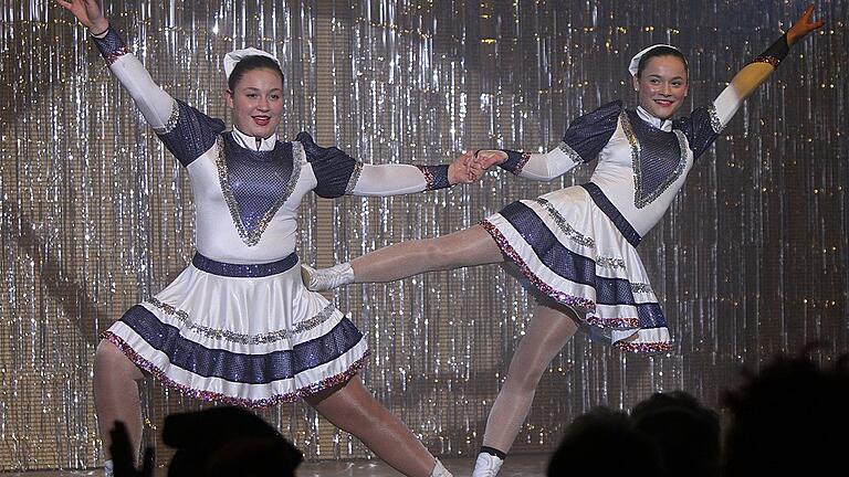 Einen gelungenen Auftritt boten in Neubrunn die beiden „Funkmariechen“ Pauline Berninger (links) und Anna-Lena Rudolph. Einen gelungenen Auftritt boten in Neubrunn die beiden „Funkmariechen“ Pauline Berninger (links) und Anna-Lena Rudolph.