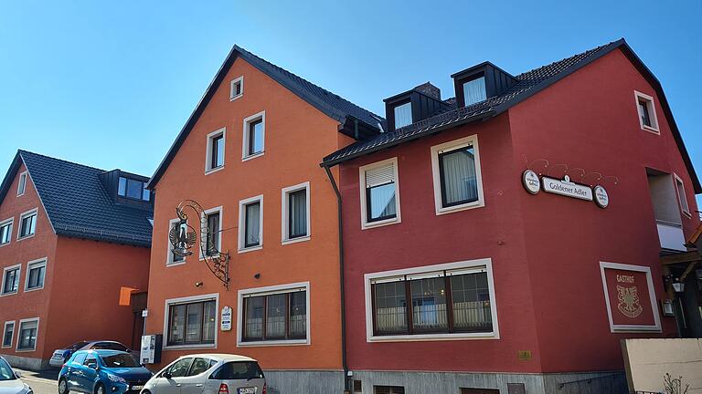 Im Gasthof Goldener Adler in Höchberg gibt es hausgemachte Wurst. Im Gasthof Goldener Adler in Höchberg gibt es hausgemachte Wurst.