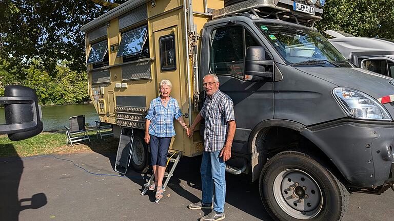 Per und Sylvia Pehle sind seit drei Tagen auf dem Stellplatz in Würzburg und mehr als zufrieden mit ihrer Wahl. Per und Sylvia Pehle sind seit drei Tagen auf dem Stellplatz in Würzburg und mehr als zufrieden mit ihrer Wahl.