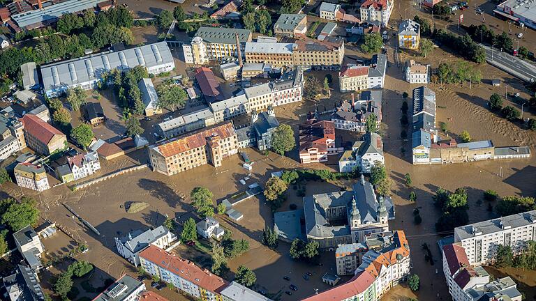 Hochwasser in Tschechien - Das Zentrum der Stadt Krnov in Tschechien ist überflutet. Hochwasser in Tschechien - Das Zentrum der Stadt Krnov in Tschechien ist überflutet.