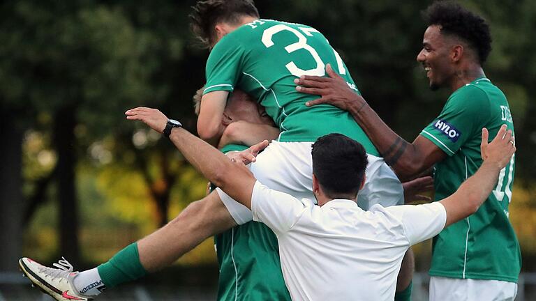 Gibt's zum Auftakt wieder Grund zum Jubeln? Der FC Schweinfurt 05 startet am 22. Februar mit dem Spitzenspiel bei Bayern München II in die Regionalliga-Restrunde. Gibt's zum Auftakt wieder Grund zum Jubeln? Der FC Schweinfurt 05 startet am 22. Februar mit dem Spitzenspiel bei Bayern München II in die Regionalliga-Restrunde.