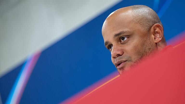 Bayern München - Slovan Bratislava - Pressekonferenz - Vincent Kompany freut sich auf einen spannenden Spieltag. Bayern München - Slovan Bratislava - Pressekonferenz - Vincent Kompany freut sich auf einen spannenden Spieltag.